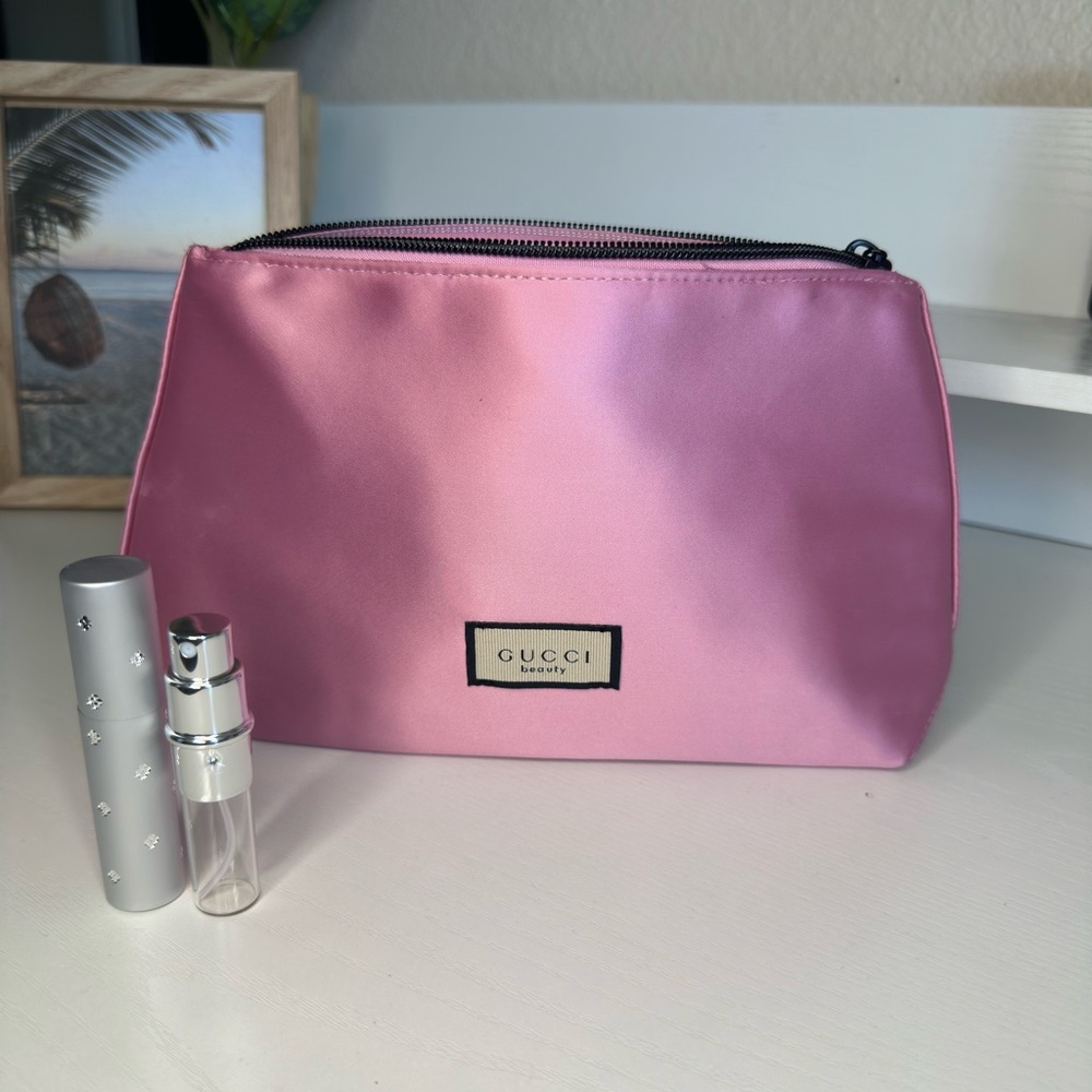 NIP Gucci Beauty Pink pouch